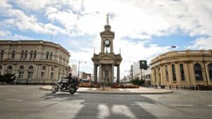Roundabout featuring the Southland War Memorial with historic buildings in the background