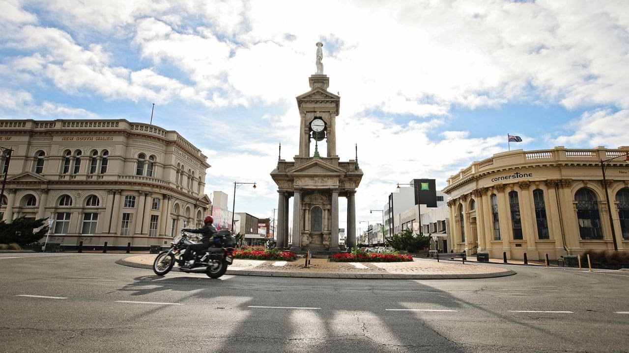 Roundabout featuring the Southland War Memorial with historic buildings in the background